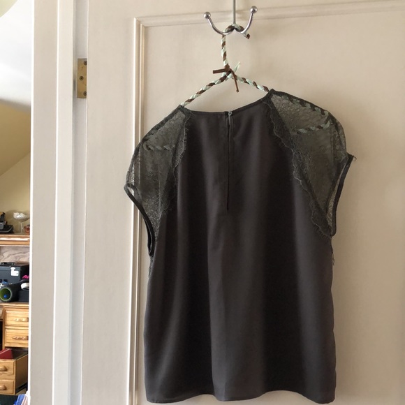 Lightweight blouse perfect for summer - Picture 3 of 3